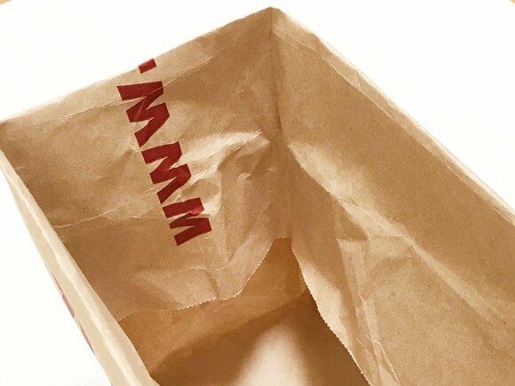 いきなり収納グッズを買うのではなく、あき箱や紙袋を使って「お試し期間」をつくるのもおすすめ。