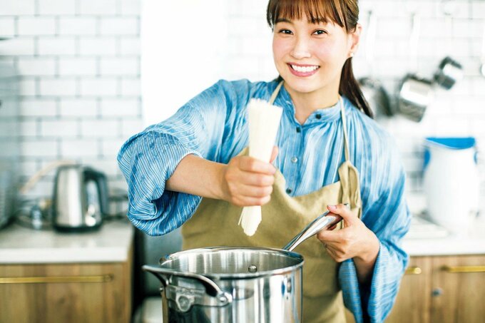 パスタをゆでる人