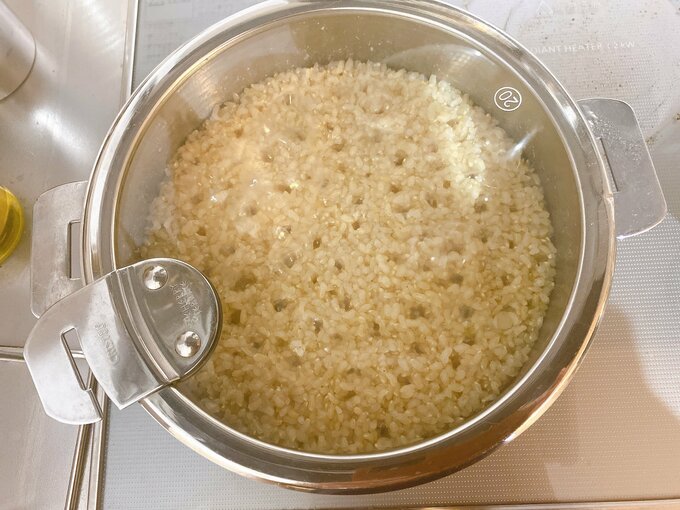 鍋で玄米を炊く