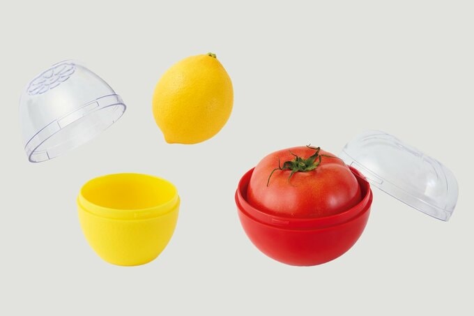 野菜保存容器（トマト型）とフルーツ保存容器（レモン型）