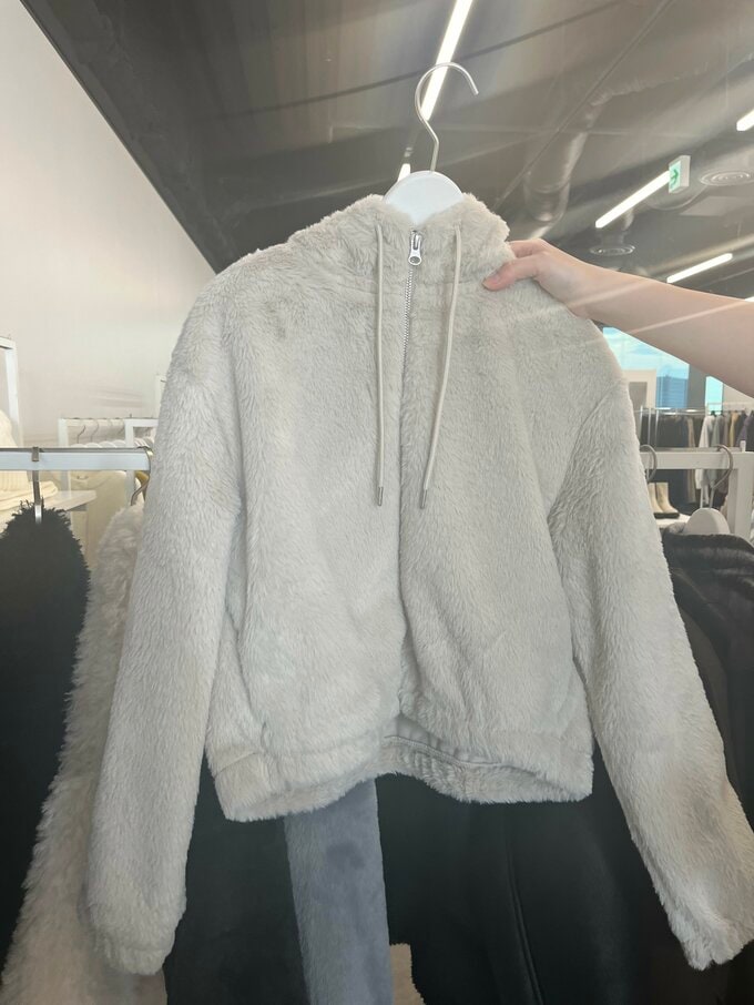 ファーリーフーディジャケット