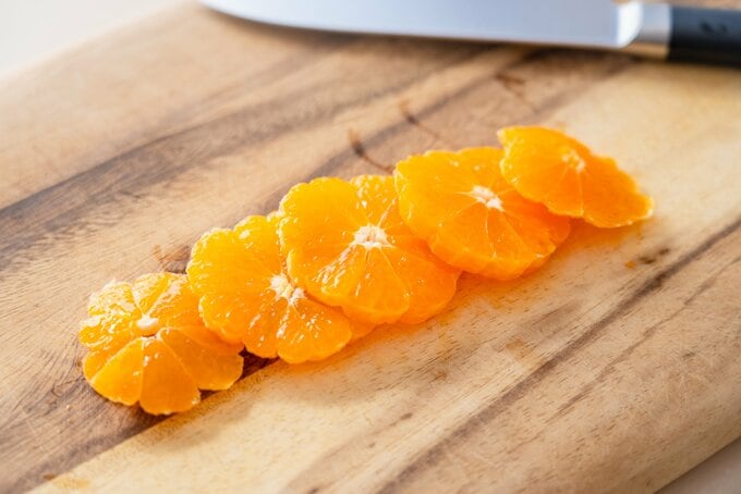 ミカンを切る