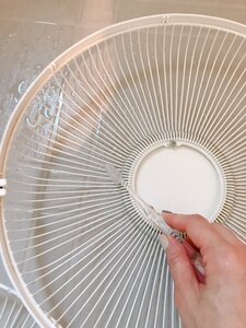 いらない歯ブラシで汚れをこすり取る