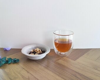 お気に入りだけが並ぶ食器棚に。グラスやカップを「無理なく手放す」3つのコツ