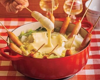 カマンベールチーズを丸ごと！楽しいチーズフォンデュ鍋のつくり方