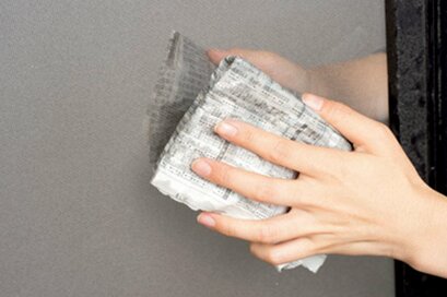 よく聞くあのワザは意外に実力不足!?【検証】いちばんラクチンに網戸をきれいにする方法