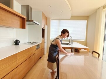 服を見直し「年間15着のワンピース」で暮らす40代。コーデに悩まず、メリットだらけ