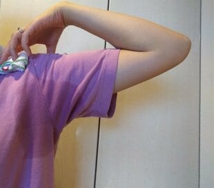 43歳、「平均より早く閉経する」と言われて。異様な汗、3か月生理が来ない…実際の症状とは