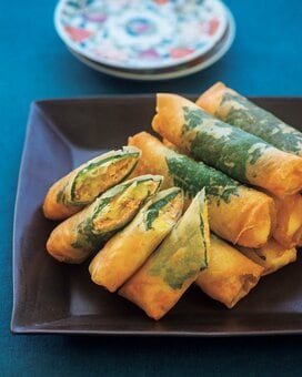 鮭とジャガイモの春巻き。チーズも入れてうま味アップ！