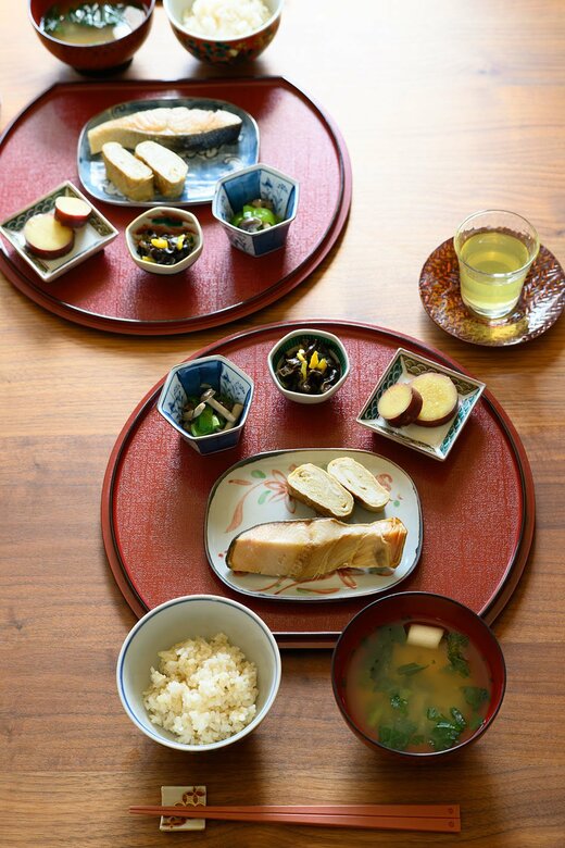 いつもの朝食メニュー。つくりおきの副菜も、小鉢に盛るとちょっと特別な雰囲気に
