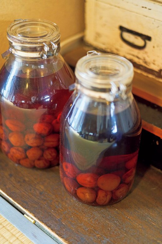 梅干しを漬けている瓶