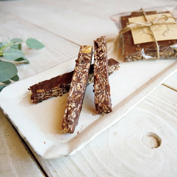 チョコレートと混ぜて固めてつくるチョコレートバー