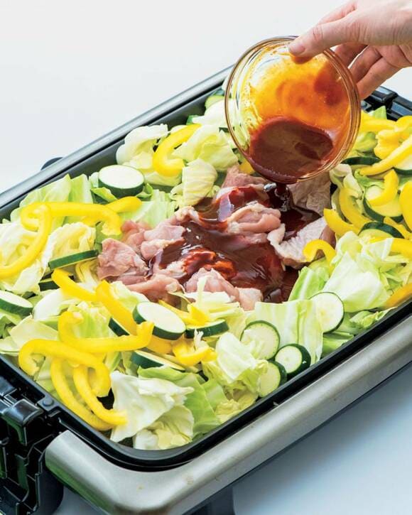 ホットプレートに野菜とお肉