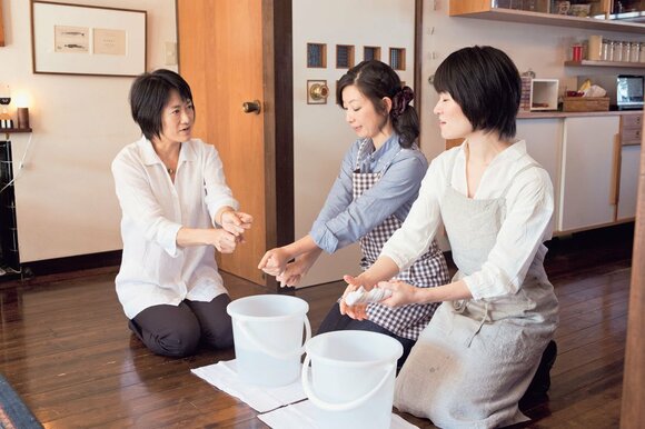 ぞうきんは2回に分けてかたく絞る