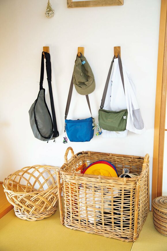 壁にお出かけグッズ