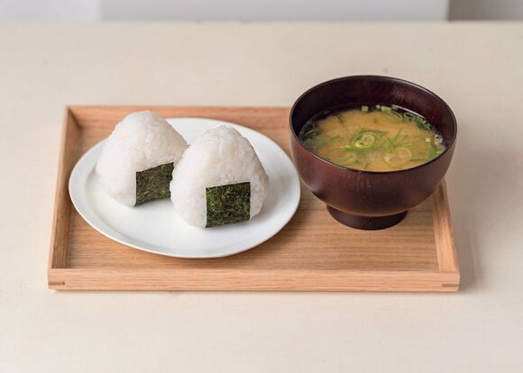 おにぎりお味噌汁