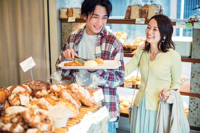 パン屋に男女