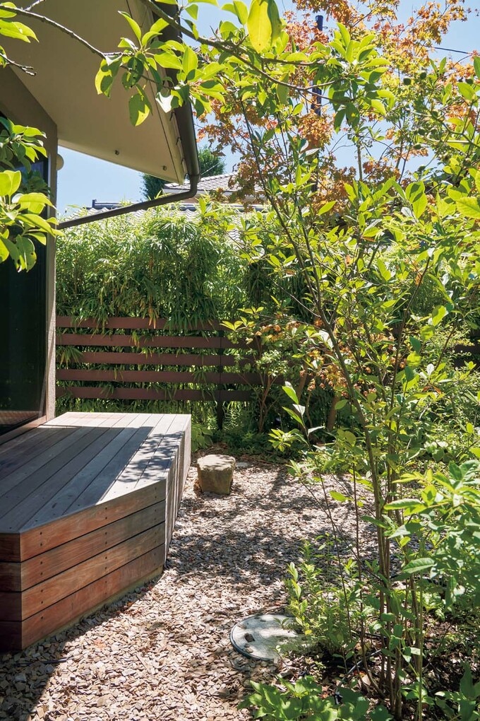 リビングとつながるデッキ