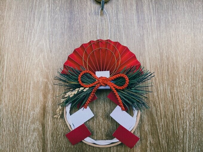 無印良品のお正月飾りにはかける用のひもつき