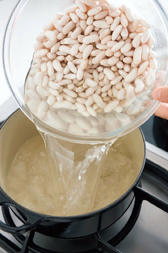 鍋と白インゲン豆