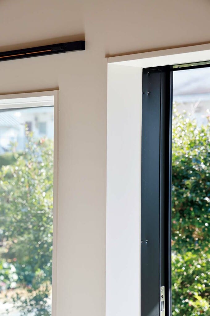 厚さ10㎝の断熱材を充填