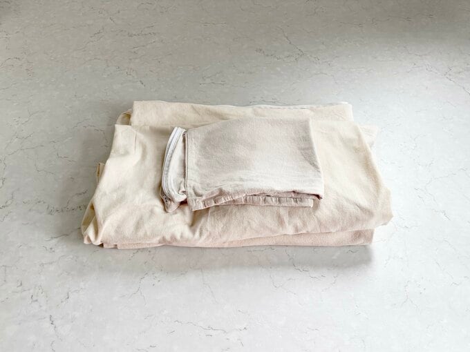 畳まれたシーツ