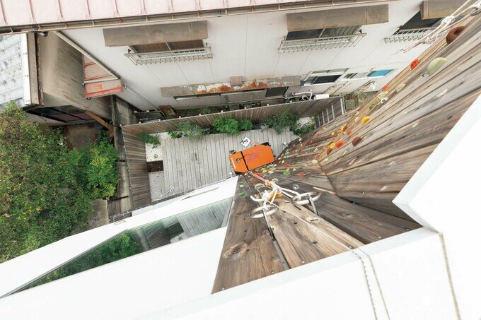 クライミングウォールの見下げ