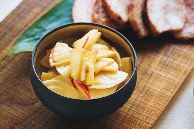 カブとリンゴの酢みそあえ