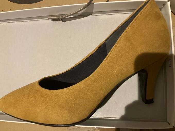 処分したパンプス。