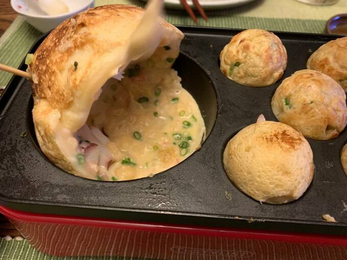 ひっくり返している様子