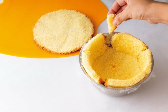 プリン入りドームケーキの調理過程