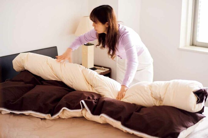 布団カバーは縦ロール方式で一気に装着