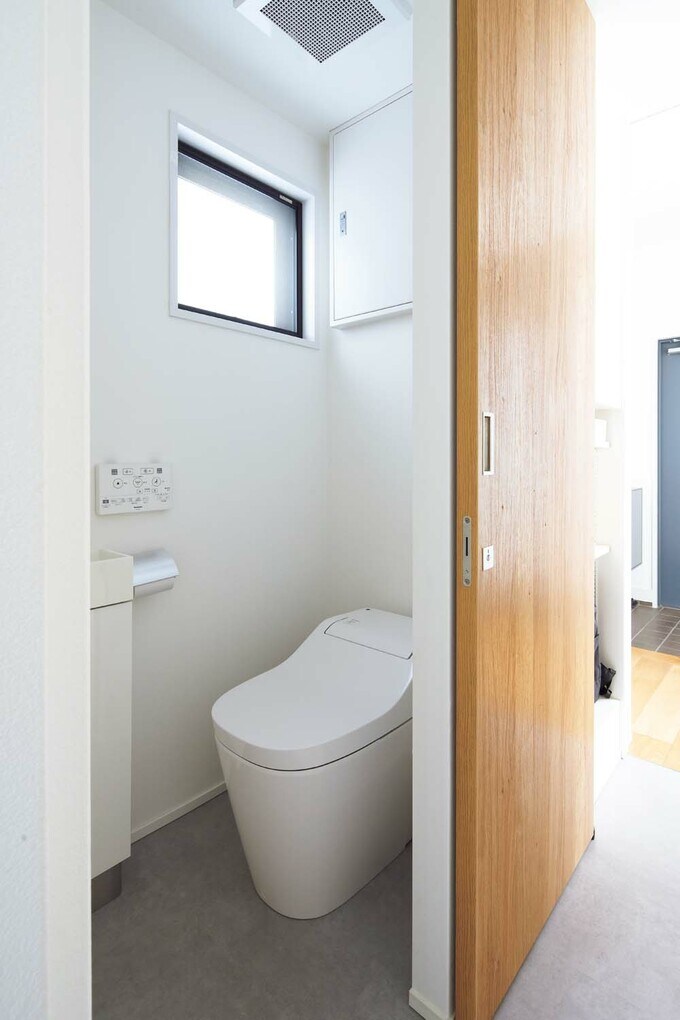 トイレの入り口は引き戸に