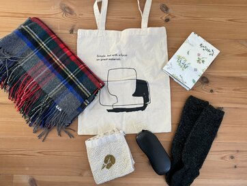 40代、健康診断に「ストール」と「もこもこソックス」が役に立つ。快適で時間を持て余さない