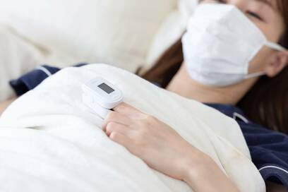 家族全員が新型コロナに。病状の「急変」に自宅療養の怖さを実感