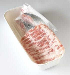 肉魚かごに入れる