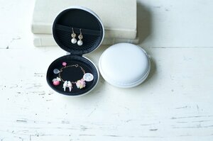 イヤホンケースにアクセサリーを収納