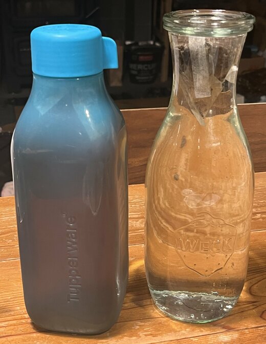 タッパーウェアとWECHのボトル