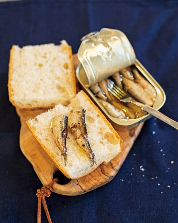 パンにオイルサーディン