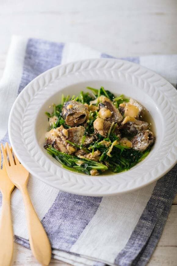 イワシと豆苗のマヨじょうゆあえ
