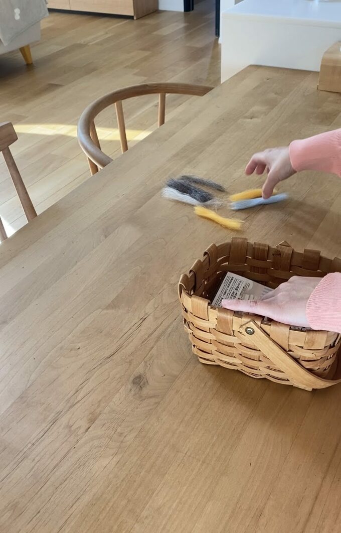 収納ボックスに入れ片づける