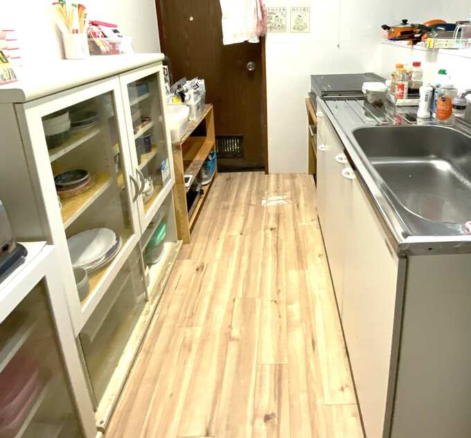 足元がすっきりしたキッチン