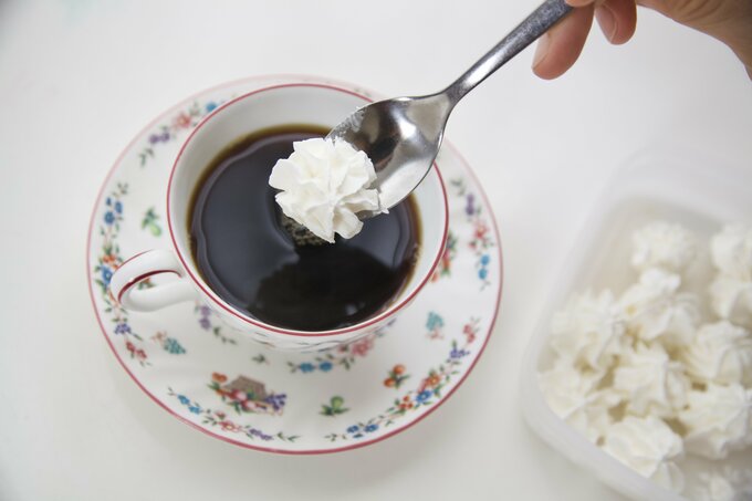生クリームはホイップして冷凍。コーヒーや紅茶、スープに