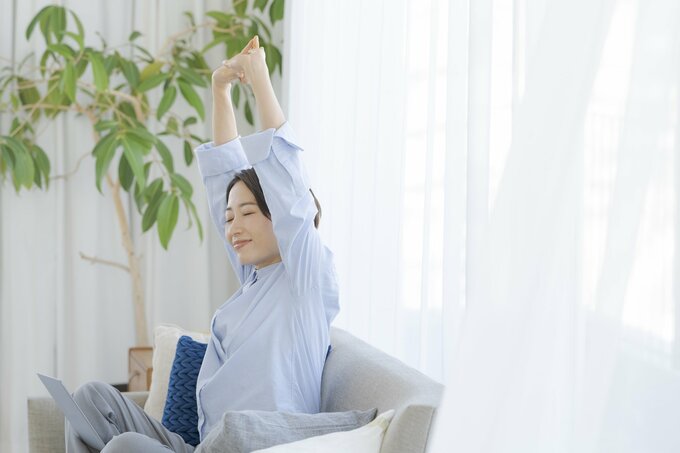 ストレッチする女性