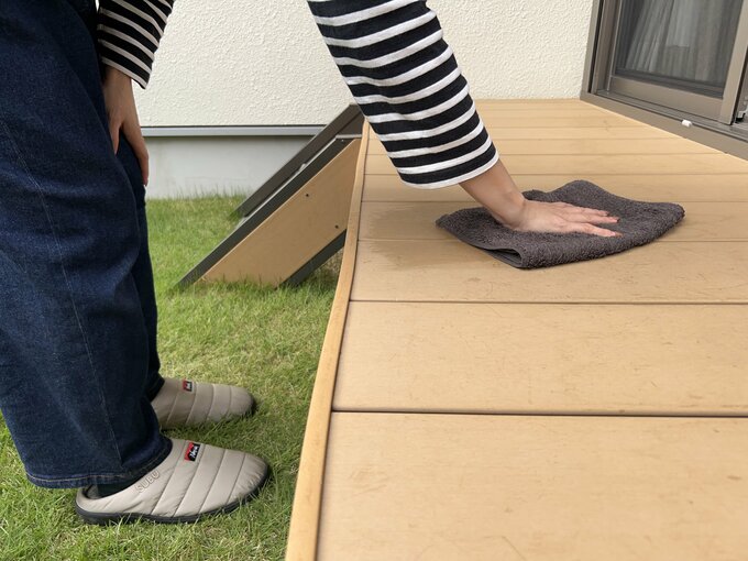 汚れが気になるときは中性洗剤を薄めて水拭きを