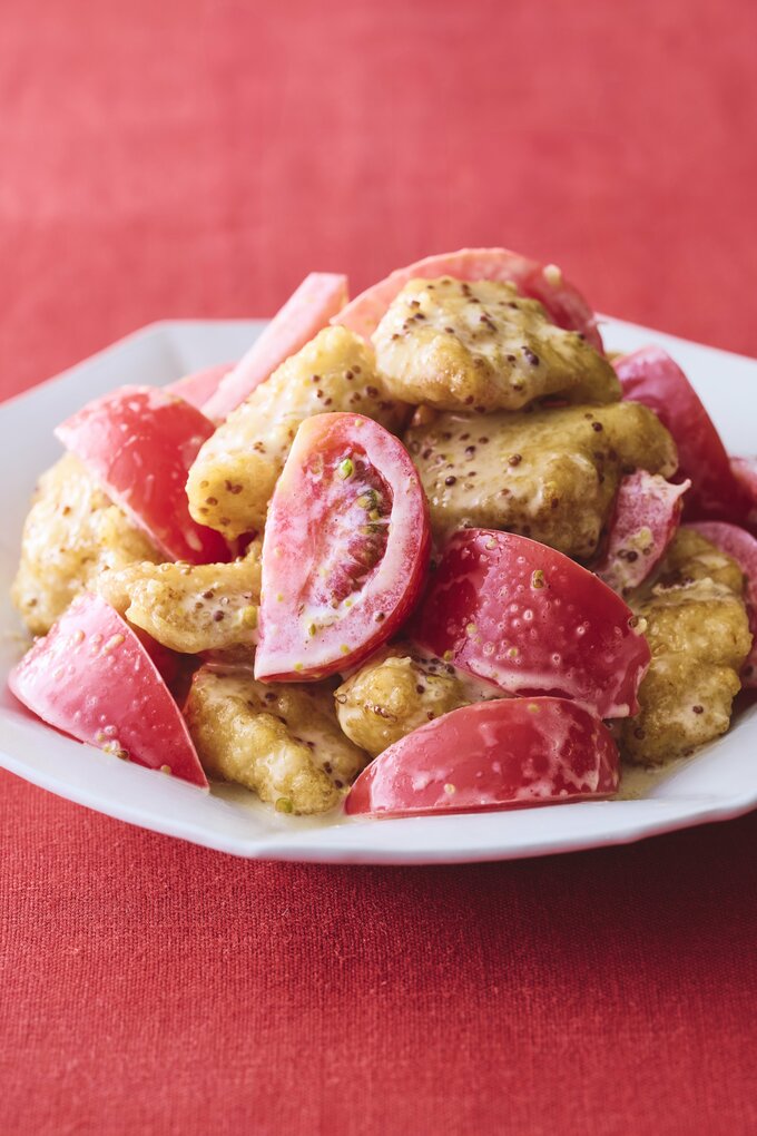 大きく切ったトマトと胸肉で食べごたえも抜群！