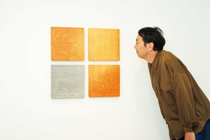 仕事場の壁面のパネル