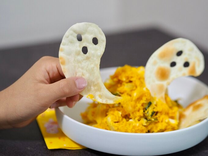 ギョーザの皮がおばけに変身!