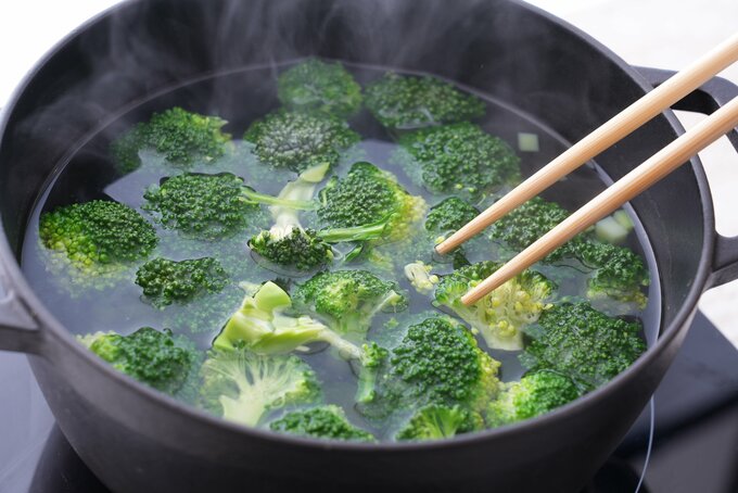 ブロッコリー茹でる
