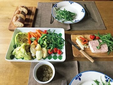 57歳、人気料理家の「日々の食事の工夫」。夕食はタンパク質を手軽に摂れる簡単なもので